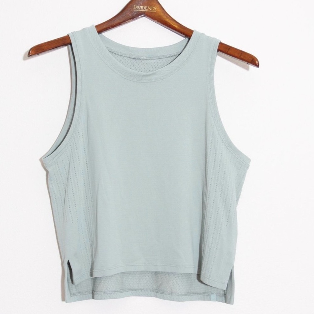 Lululemon Train to Be Tank Top Silver Blue Mesh Open Vent Holes Seamless Size 6